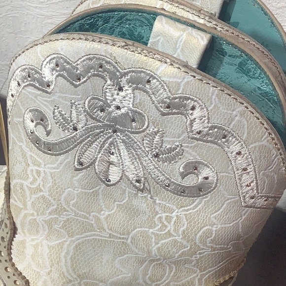 CORRAL NEW - Sz 8.5 - Swarovski sparkle dots - gold shimmer - floral pattern - Picture 2 of 15